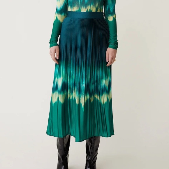 SUNCOO Paris Fado Pleated Skirt in Tie Dye Green